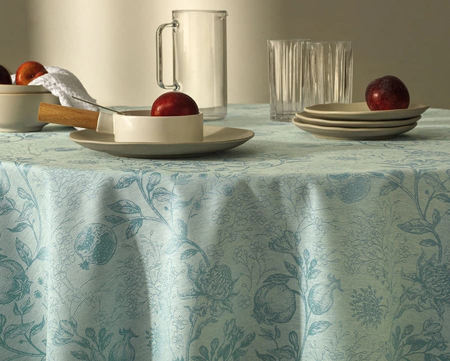 Toalha de Mesa Karsten Sempre Limpa Jacquard Roman - Retangular - 1.60x2.20m